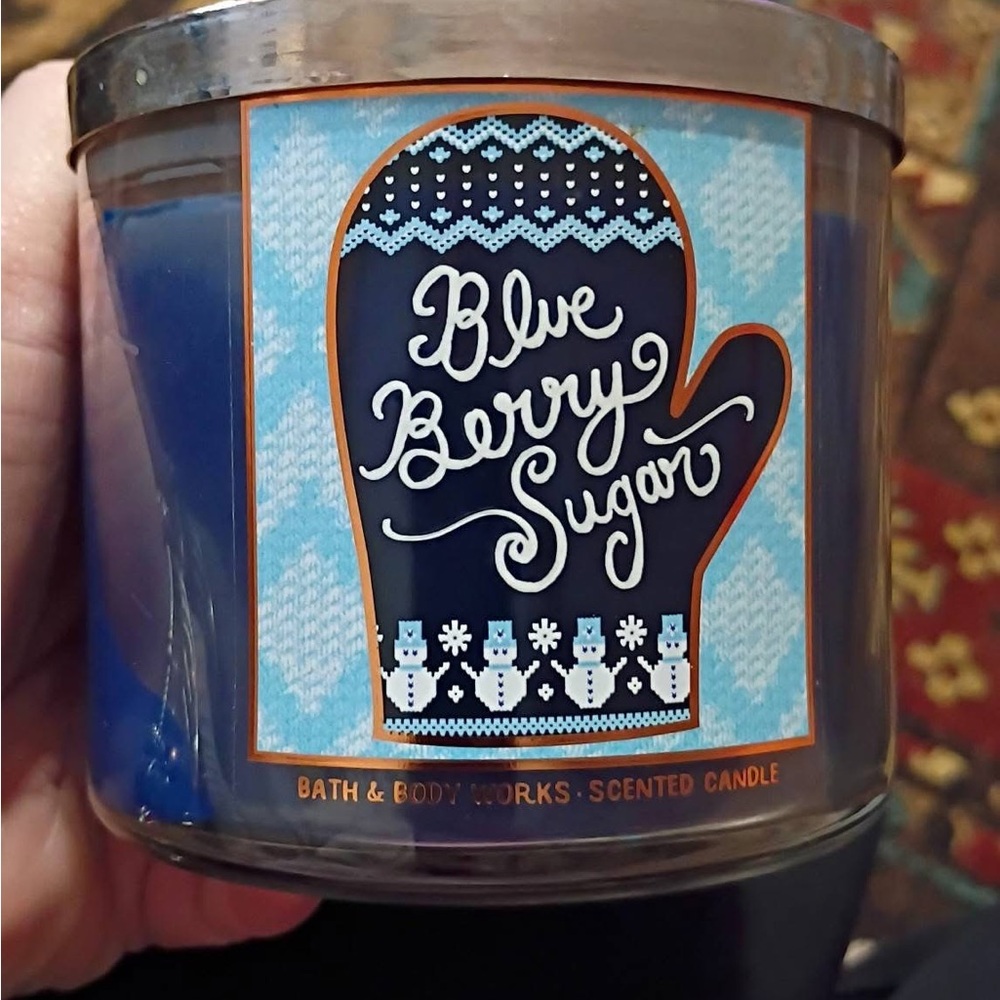 Bath & Body Works Blueberry Sugar Candle with Blue and White Mitt Design
